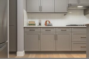 hermosa foto casa moderna cocina estantes cajones